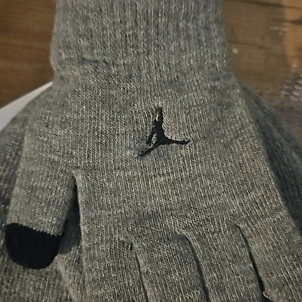 JORDAN 2 PIECE SET: HAT/GLOVES: GRAY: NEW WITH TAGS: YOUTH SIZE 8-20